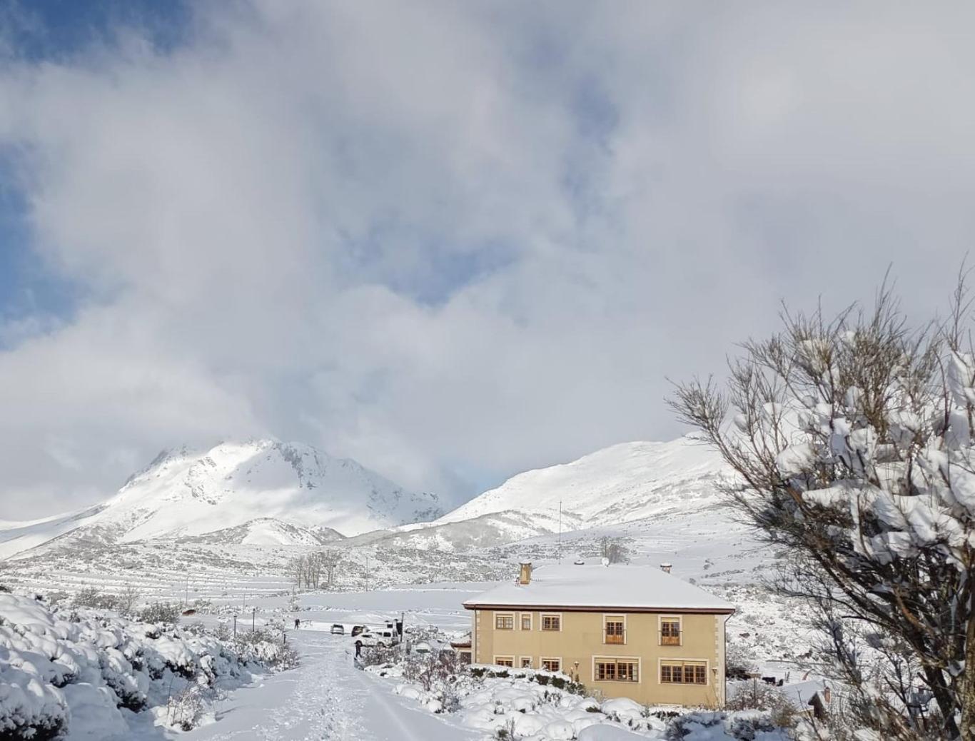 Hotel Pico Espiguete Alba de los Cardaños エクステリア 写真