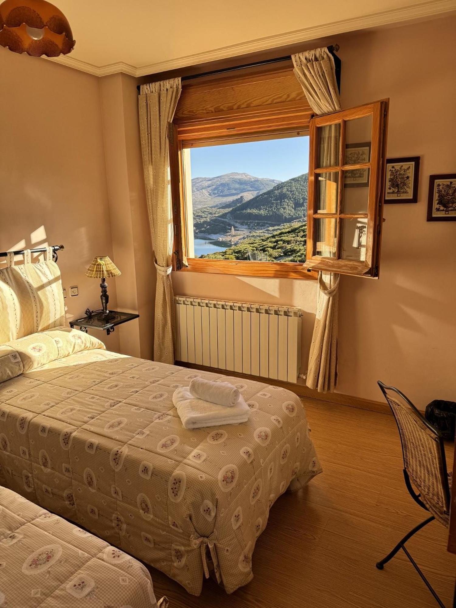 Hotel Pico Espiguete Alba de los Cardaños エクステリア 写真