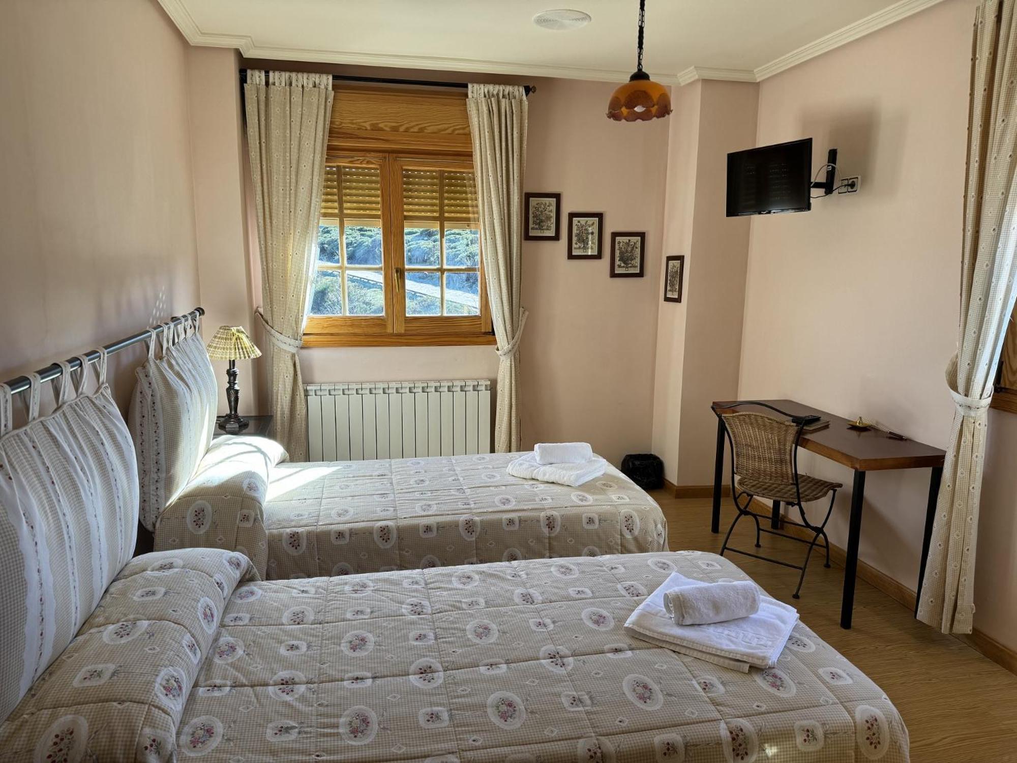 Hotel Pico Espiguete Alba de los Cardaños エクステリア 写真